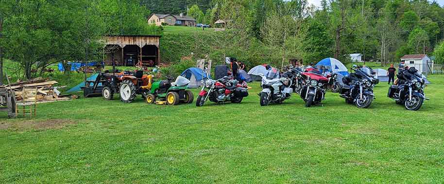 motorcycle-group-at-corncreek